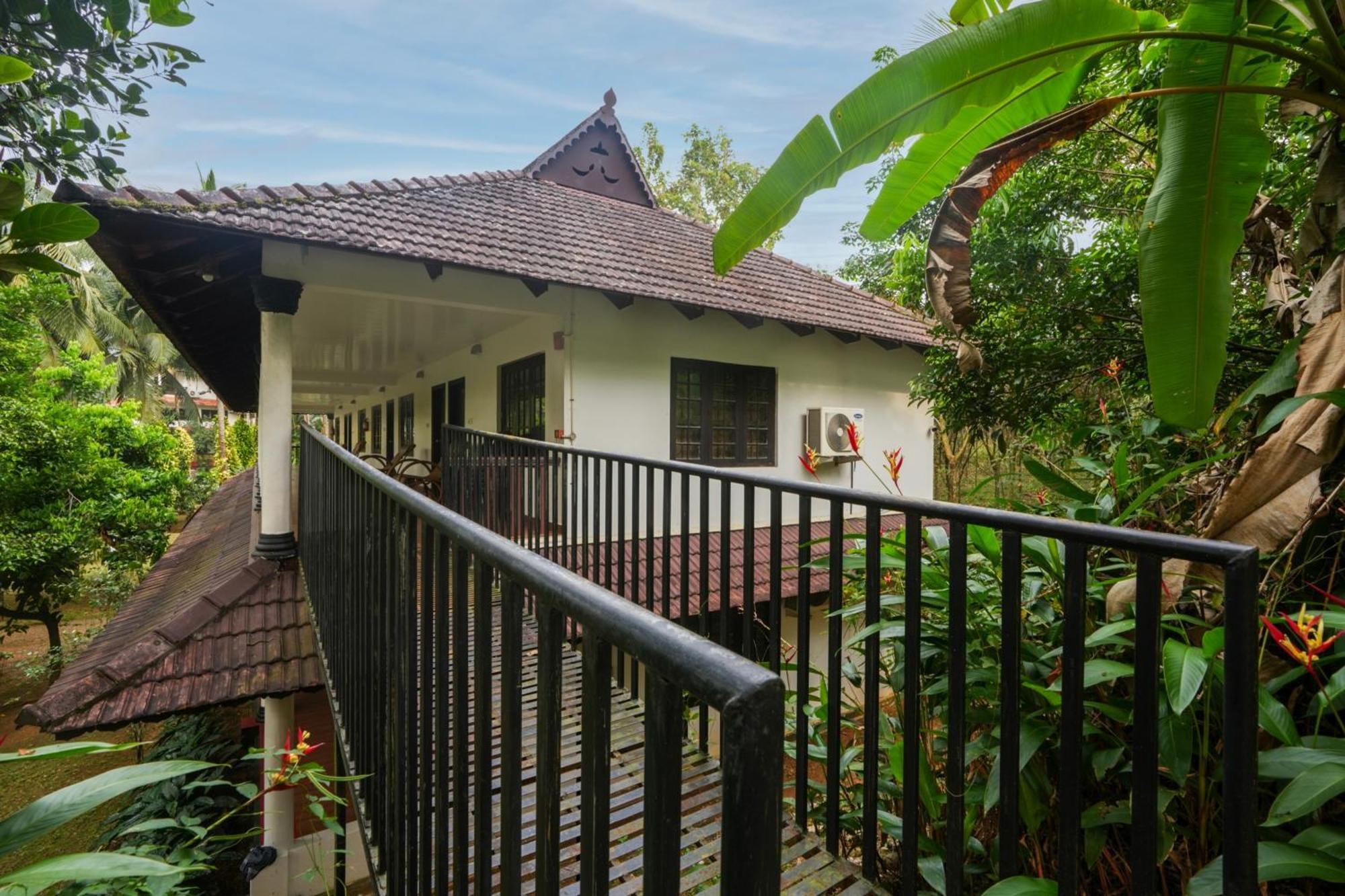 Palette Resorts- Tapovan Green County Thattakad ภายนอก รูปภาพ