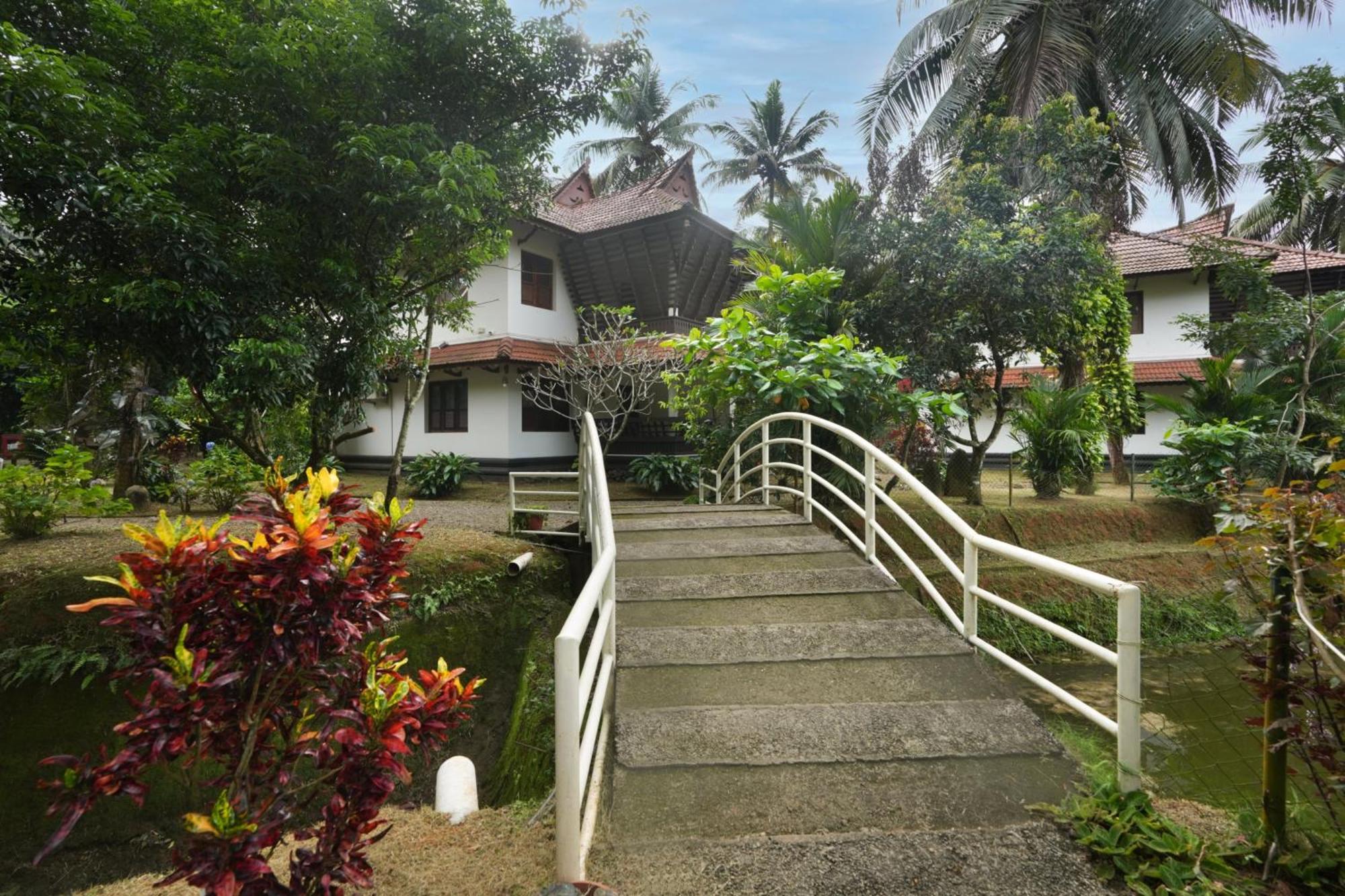 Palette Resorts- Tapovan Green County Thattakad ภายนอก รูปภาพ